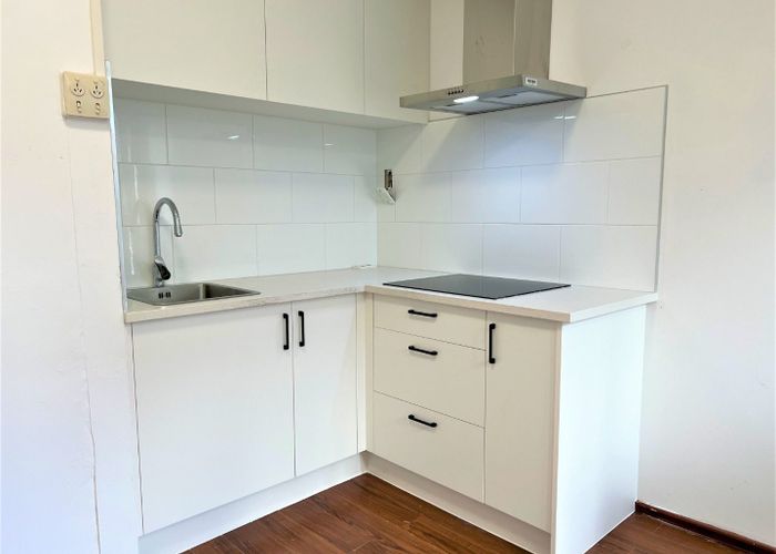  at 647A Beach Road--On Sun 22nd Feb at 11:30-11:50am, Rothesay Bay, North Shore City, Auckland