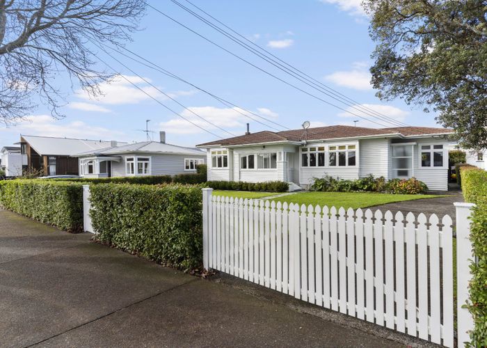  at 13 Dignan Street, Point Chevalier, Auckland