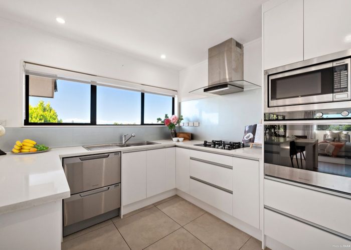  at 2/13 Naviti Place, Browns Bay, Auckland