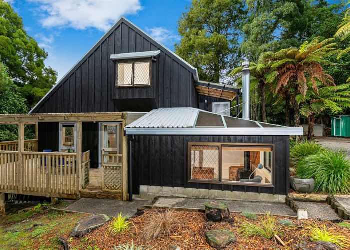  at 812 West Coast Road, Oratia, Auckland
