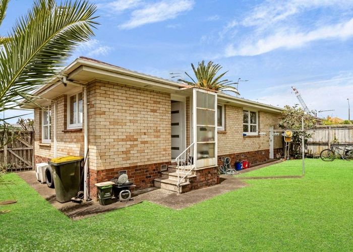  at 2/15 Ti Rakau Drive, Pakuranga, Auckland
