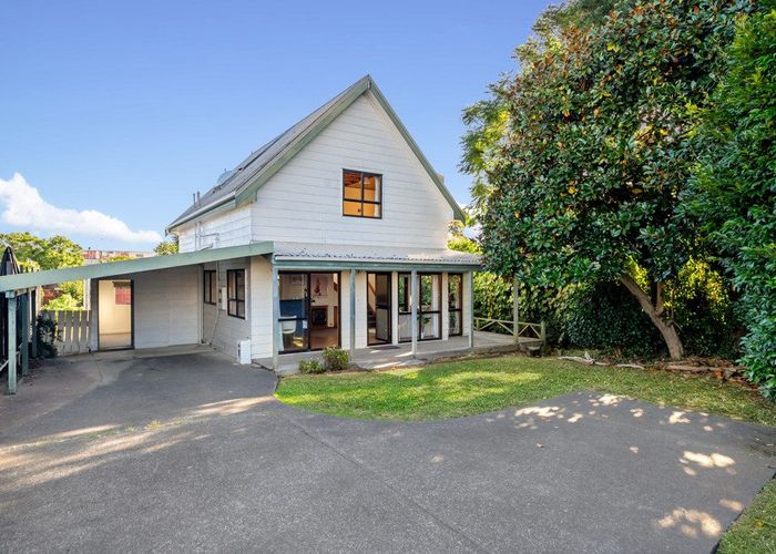  at 2/20 Brook Street, Milford, North Shore City, Auckland