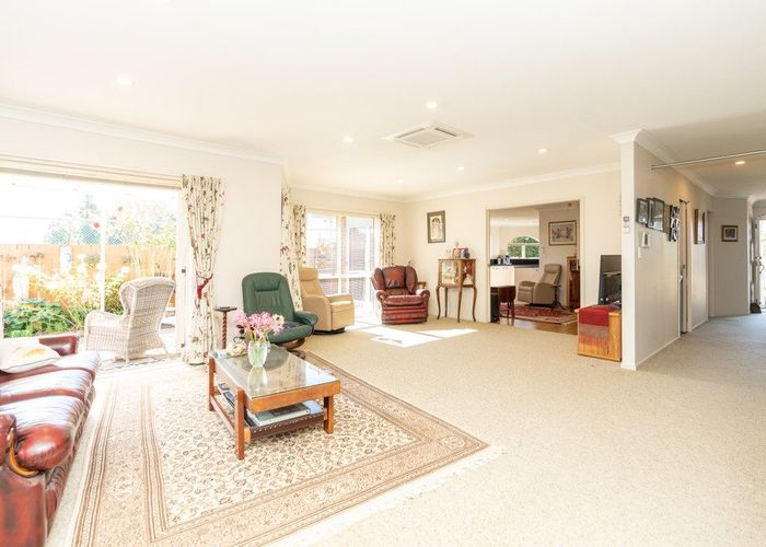  at 12 Piccadilly Lane, Hillcrest, Hamilton