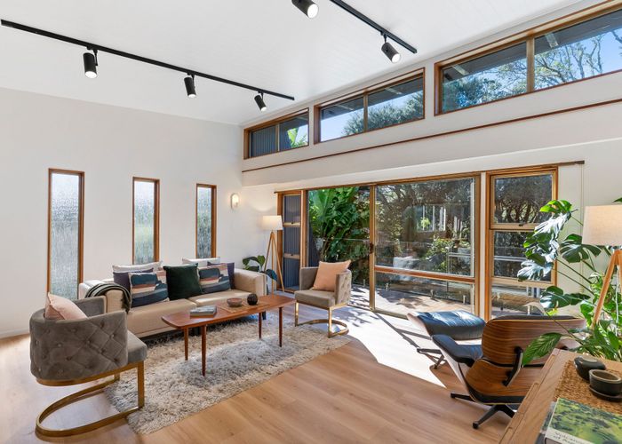  at 16 Vienna Place, Birkenhead, Auckland