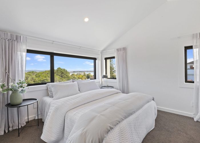  at 13/98-100 Walker Road, Point Chevalier, Auckland City, Auckland
