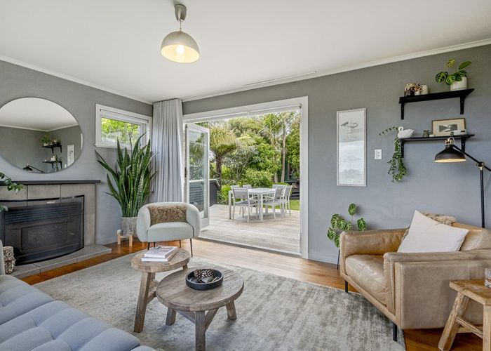  at 1/32 Sunset Road, Unsworth Heights, Auckland