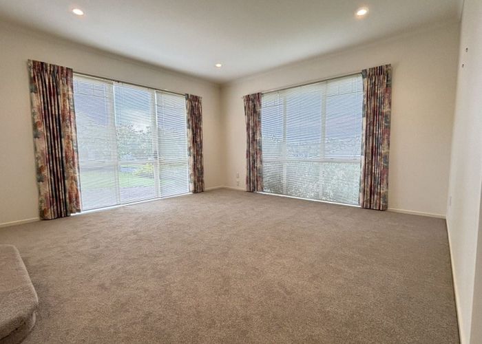  at 8 Rosebay Rise, Henderson, Auckland