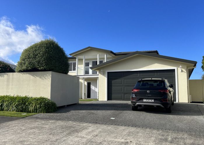  at 33 Pendennis Point, Camborne, Porirua