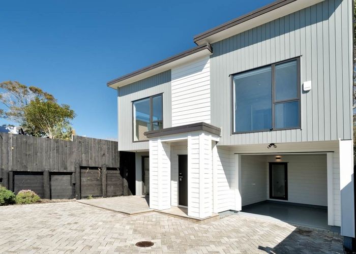  at 8E Neptune Avenue, Beach Haven, Auckland