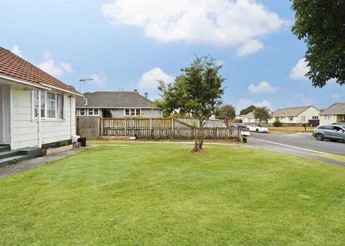  at 15 Paul Crescent, Fairfield, Hamilton