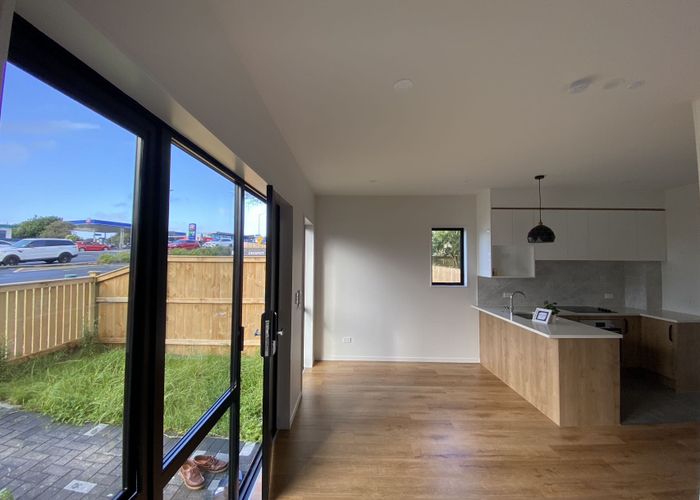  at 2/9 Schnapper Rock Road, Greenhithe, North Shore City, Auckland