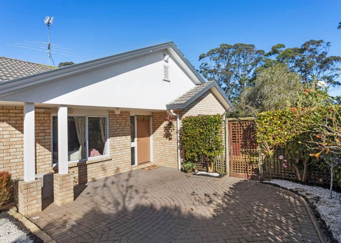  at 8A Sherrif Place, Randwick Park, Manukau City, Auckland