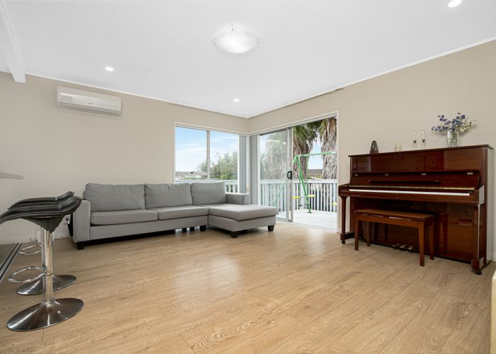  at 2 Aria Place, Clover Park, Auckland