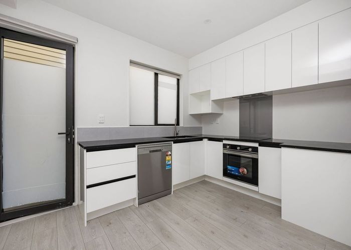  at 2/3226 Great North Road, New Lynn, Waitakere City, Auckland