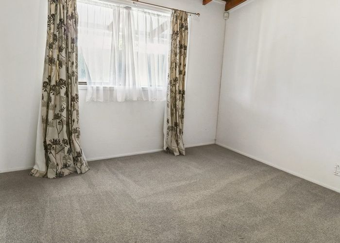  at 2/16 Kenderdine Road, Papatoetoe, Auckland