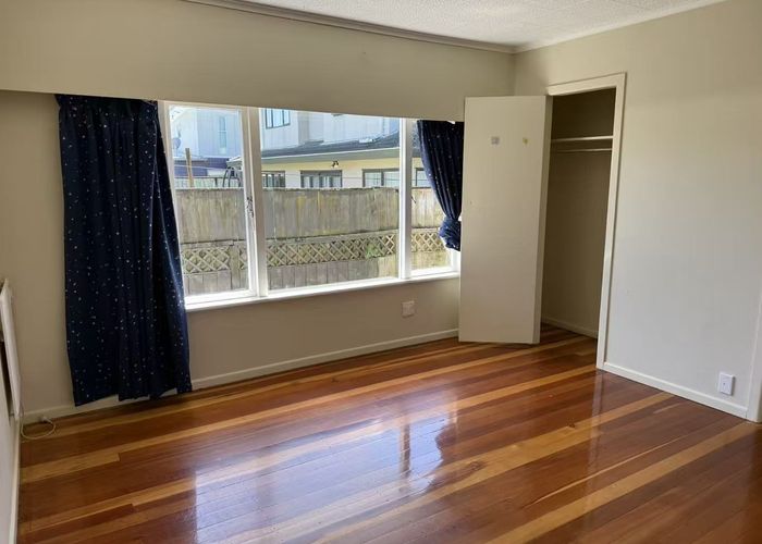  at 17 Beach Road, Te Atatu Peninsula, Waitakere City, Auckland