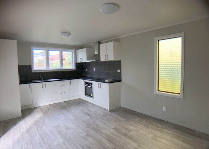  at 8 Binsted Rd, New Lynn, Waitakere City, Auckland
