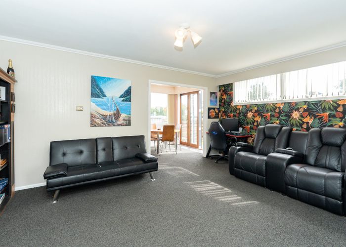  at 65 Deanwell Avenue, Melville, Hamilton