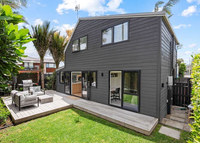  at 2/220 Point Chevalier Road, Point Chevalier, Auckland City, Auckland