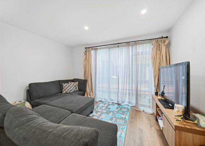  at 14 Rara Lane, Manukau, Manukau City, Auckland