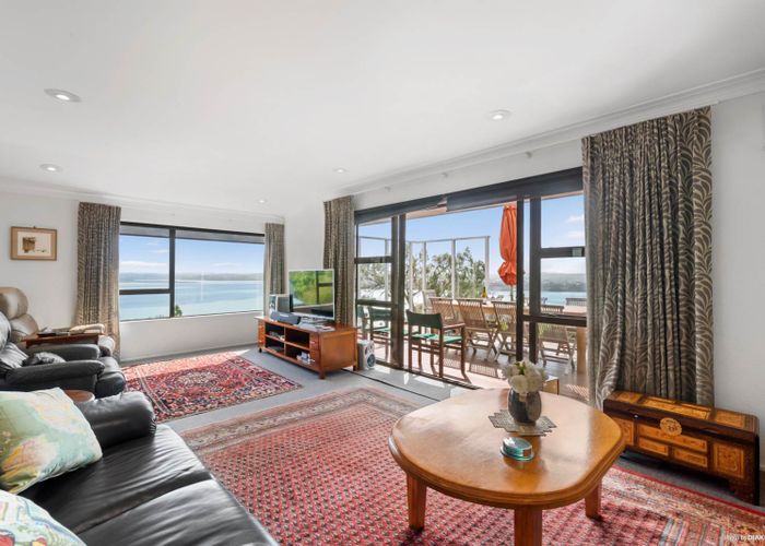  at 17 Hadfield Street, Beach Haven, Auckland