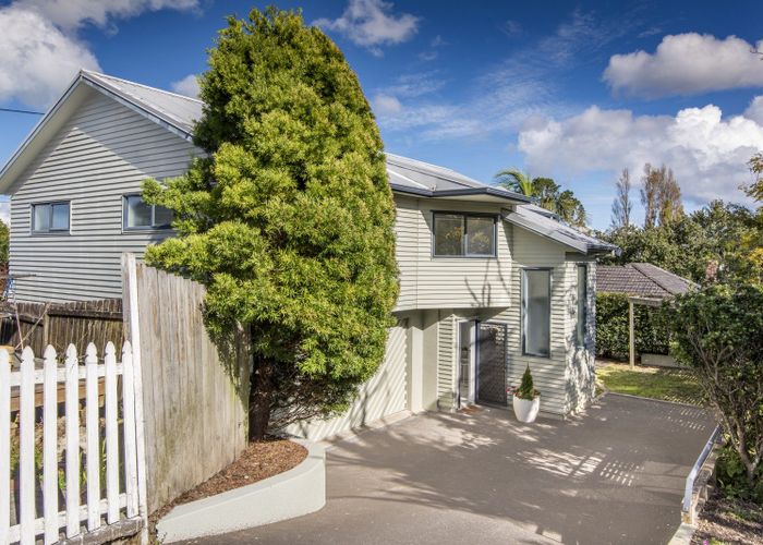  at 2/27 Northboro Road, Hauraki, North Shore City, Auckland