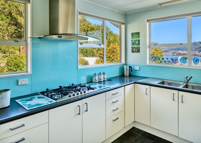  at 54 Gloaming Hill, Titahi Bay, Porirua, Wellington
