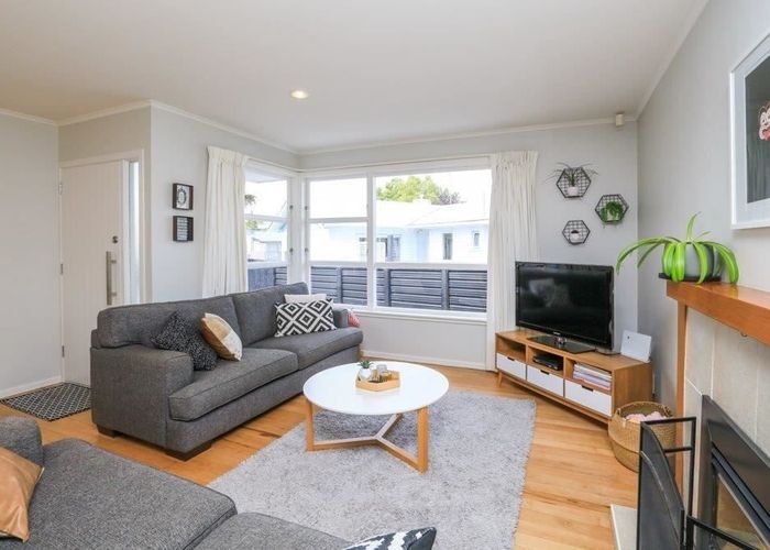  at 12 Manapouri Place, Glenview, Hamilton, Waikato