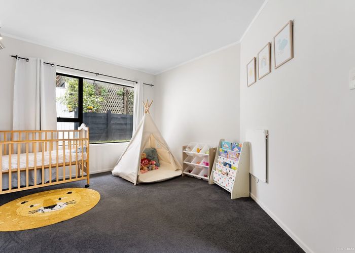  at 4 Raphael Place, West Harbour, Waitakere City, Auckland