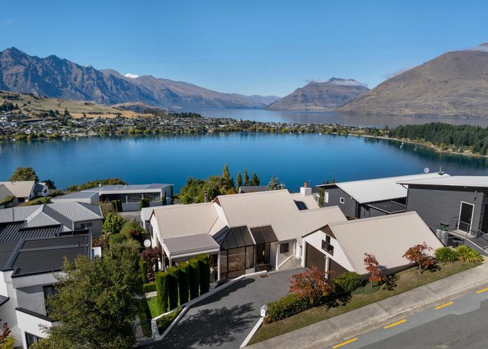  at 4 Peregrine Place, Queenstown Hill, Queenstown-Lakes, Otago
