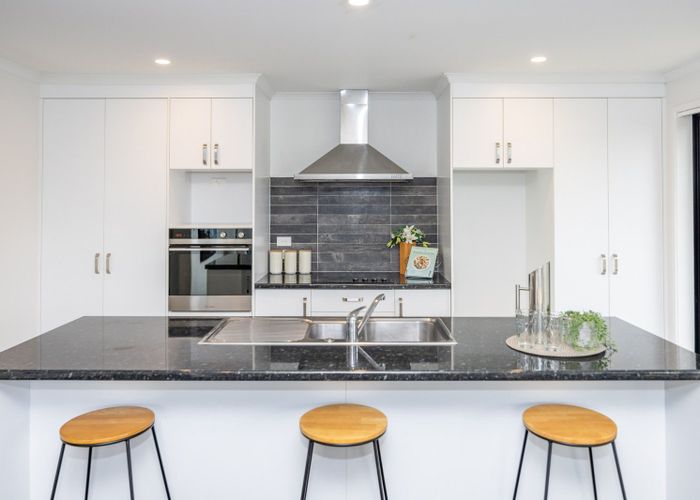 at 8 Ladeira Place, Fitzroy, Hamilton