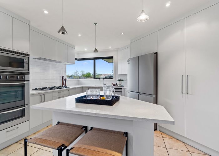  at 1 Parkwood Place, Huntington, Hamilton