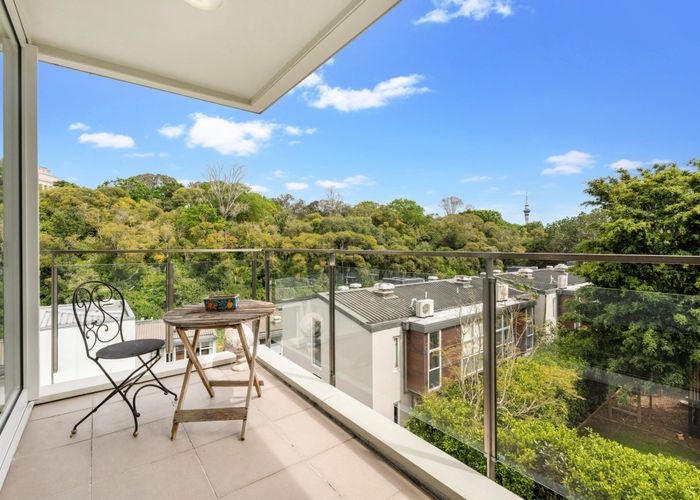  at 2/21 Birdwood Crescent, Parnell, Auckland