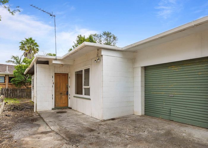  at 3/66 Flanshaw Road, Te Atatu South, Auckland