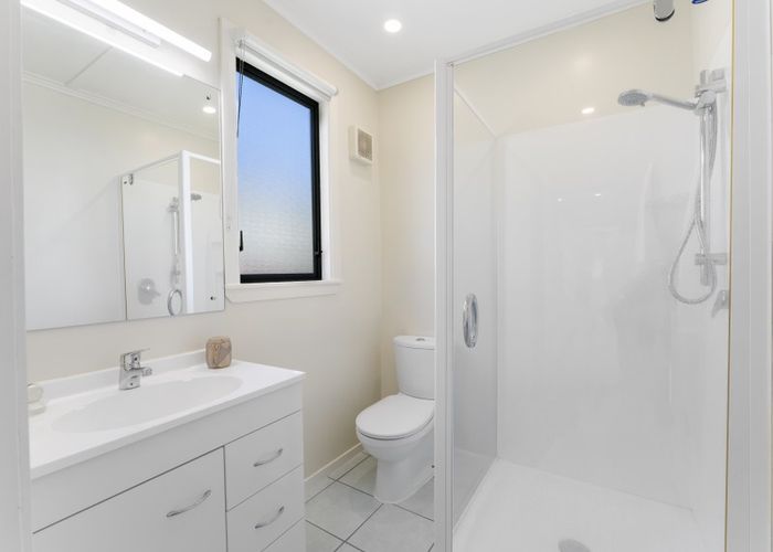  at 40 Collins Avenue, Tawa, Wellington