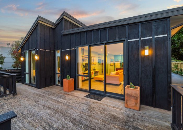  at 2/23 Main Road, Redcliffs, Christchurch