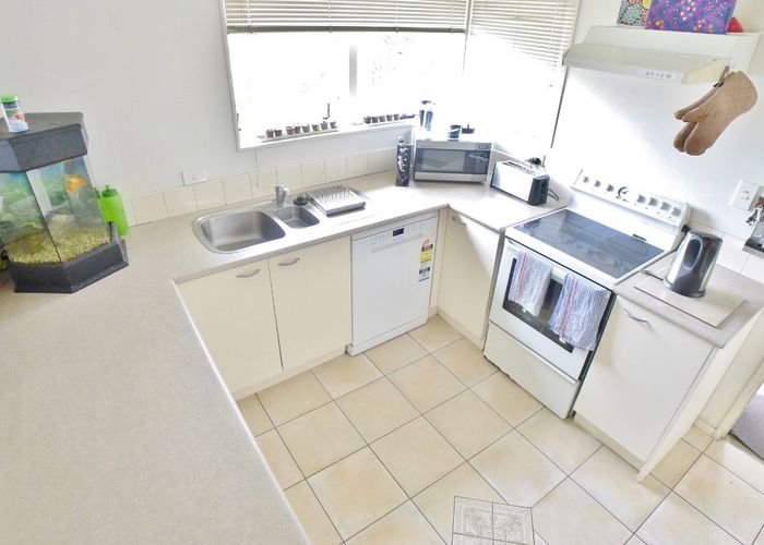  at 2/12 Bowater Place, Manurewa, Manukau City, Auckland