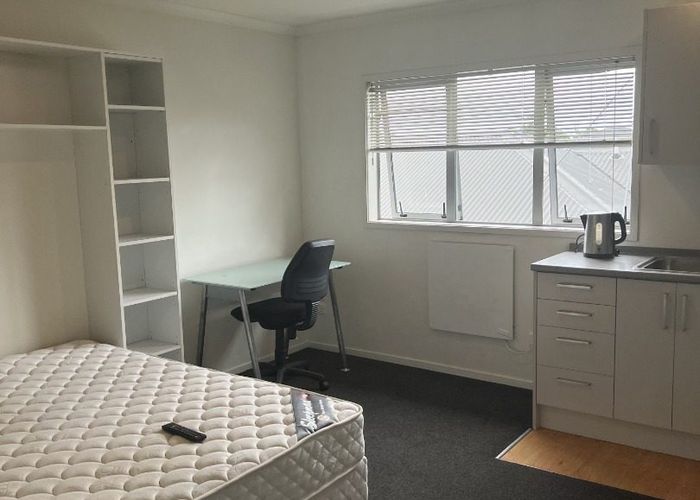  at 2/16 Greensboro Street (Room B), Hillcrest, North Shore City, Auckland