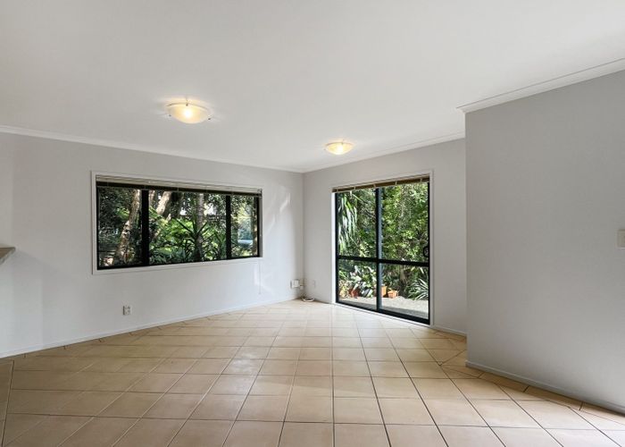  at 2/20 Catrina Avenue, Birkenhead, North Shore City, Auckland