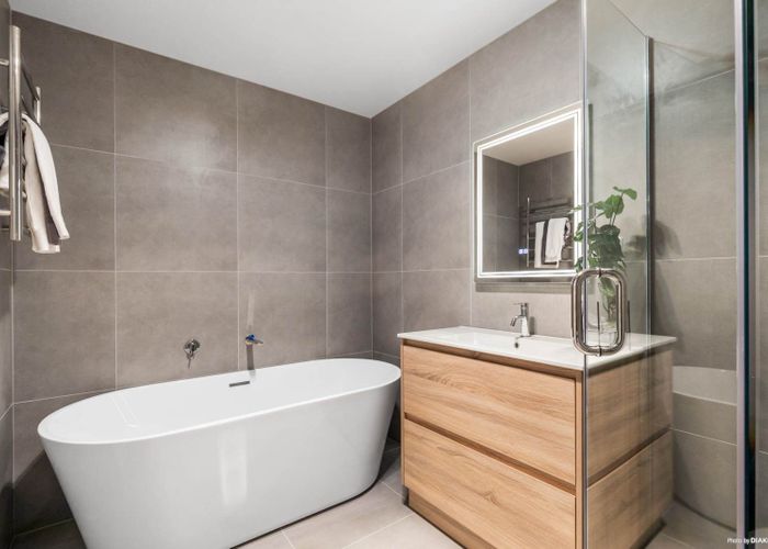  at 2/145 Carlisle Road, Northcross, North Shore City, Auckland