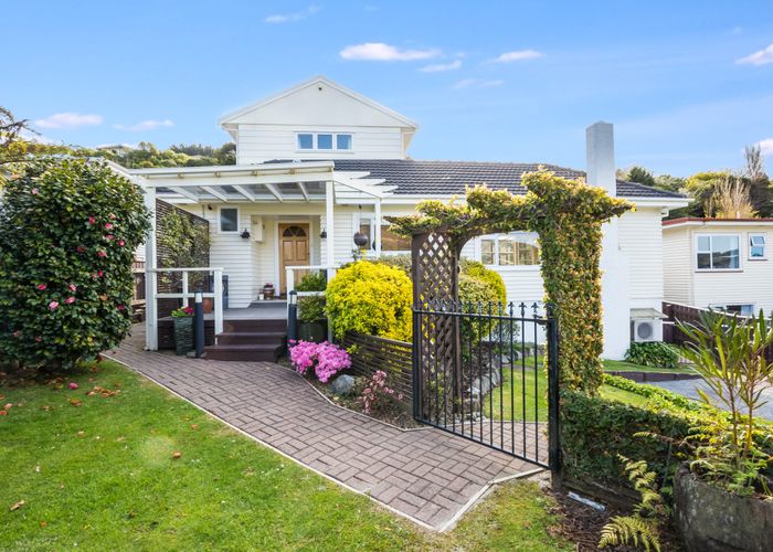  at 351 Main Road, Tawa, Wellington