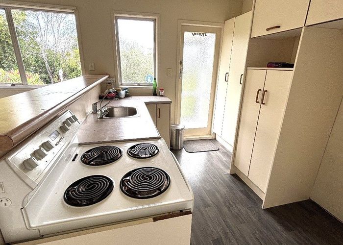  at 2/20 Morton ave, Forrest Hill, North Shore City, Auckland