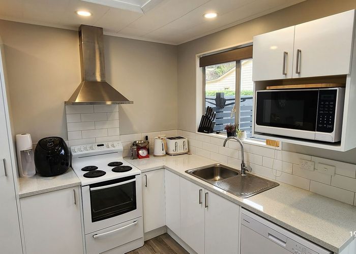  at 1/80 Airlie Road, Plimmerton, Porirua