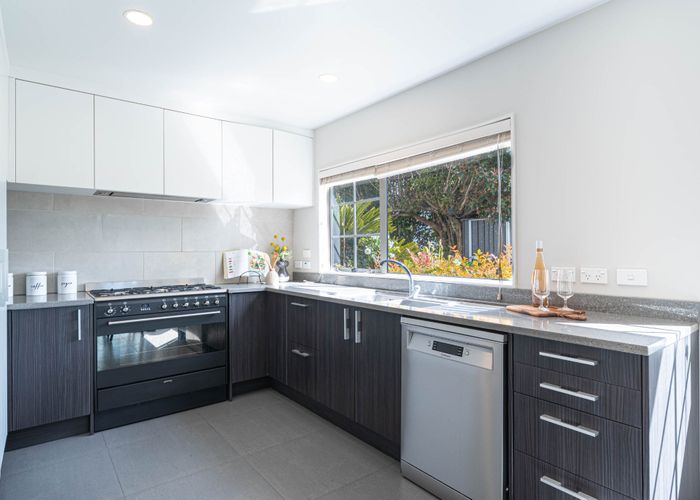  at 2/3 Pelican Lane, Unsworth Heights, North Shore City, Auckland