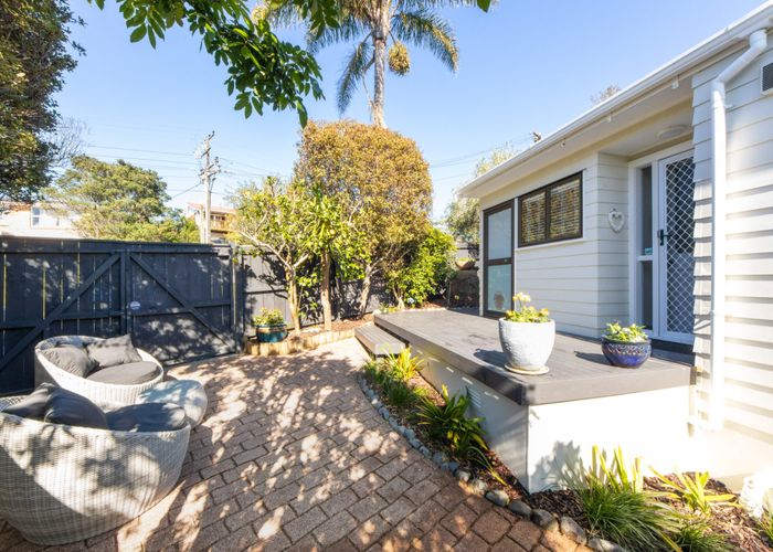  at 1/7 Barron Drive, Green Bay, Waitakere City, Auckland