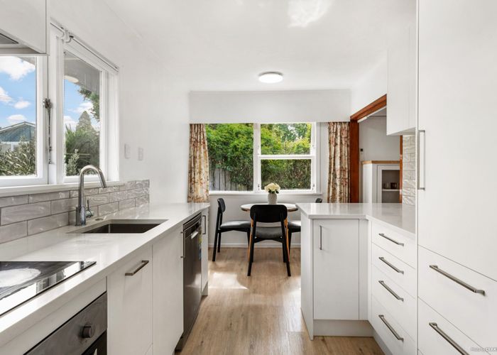  at 29A Rosalind Road, Glenfield, Auckland