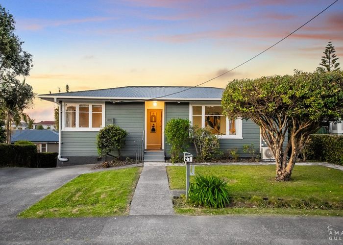  at 27 Amberley Avenue, Te Atatu South, Waitakere City, Auckland