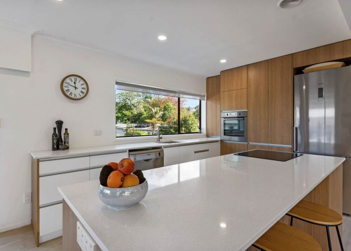  at 2/87 Beach Road, Mellons Bay, Auckland