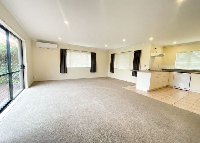  at 14 Gillett Place, Botany Downs, Manukau City, Auckland