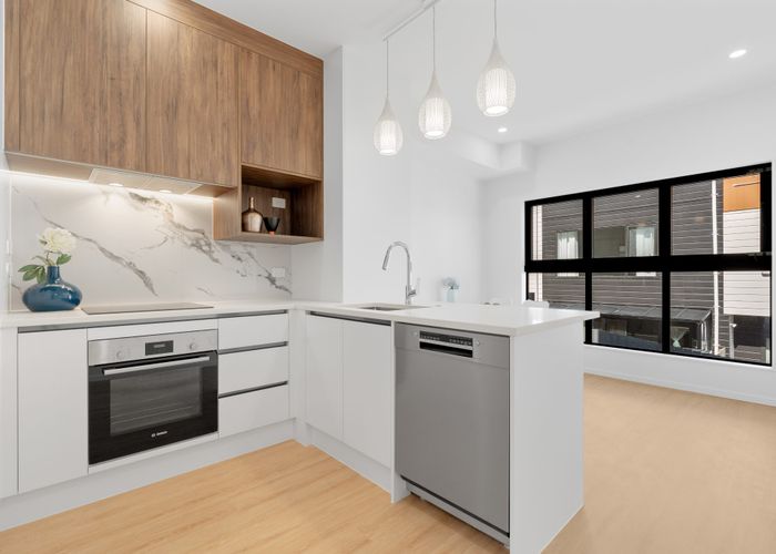  at 2/2 Flaunty Place, West Harbour, Waitakere City, Auckland
